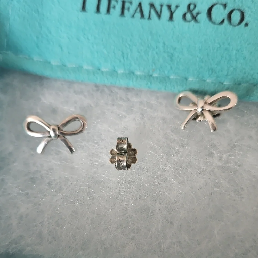 Tiffany & Co. Silver Bow Necklace - Picture 6 of 6
